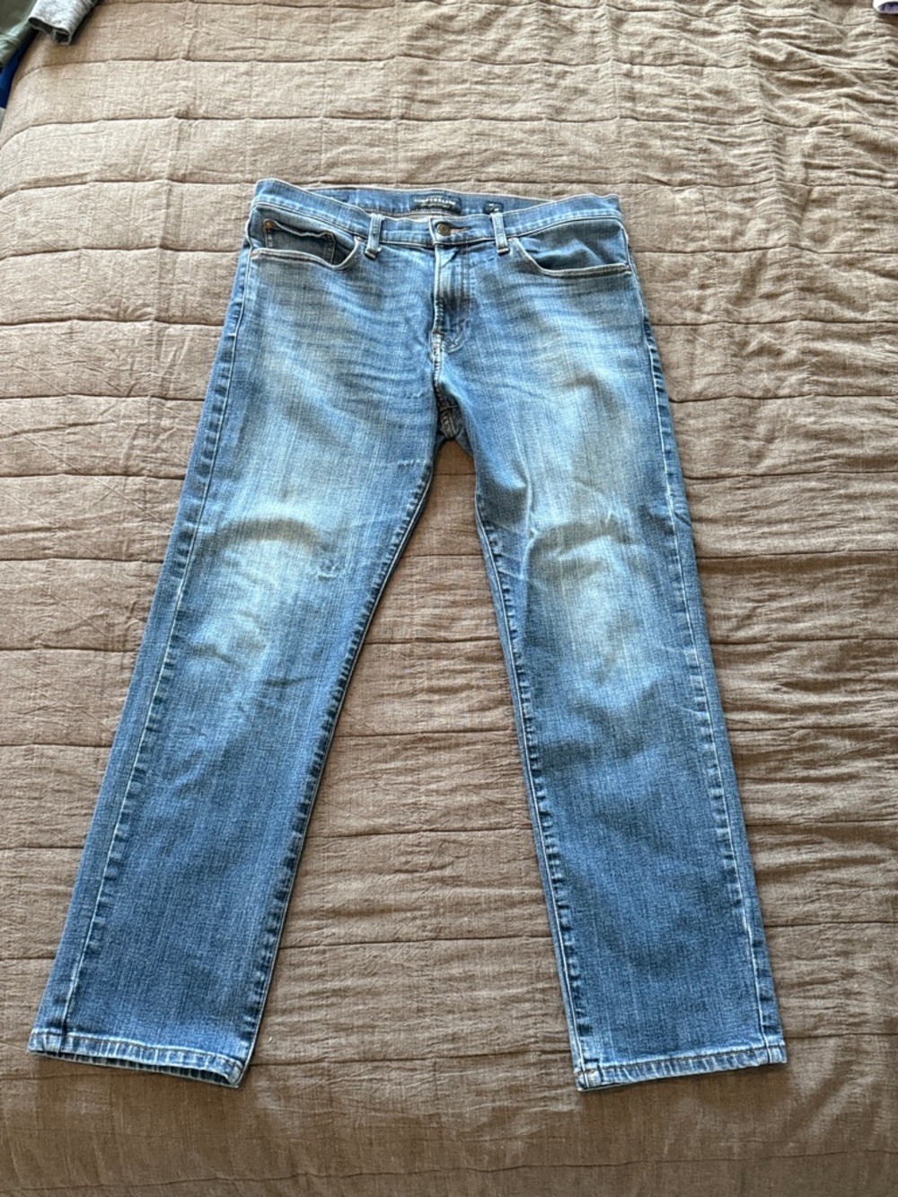 Lucky Brand Men's Faded Blue Straight Jeans